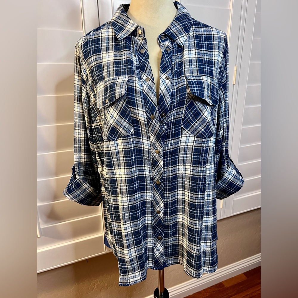 Kut Flannel women’s L.  This is a brand new top/never been worn.